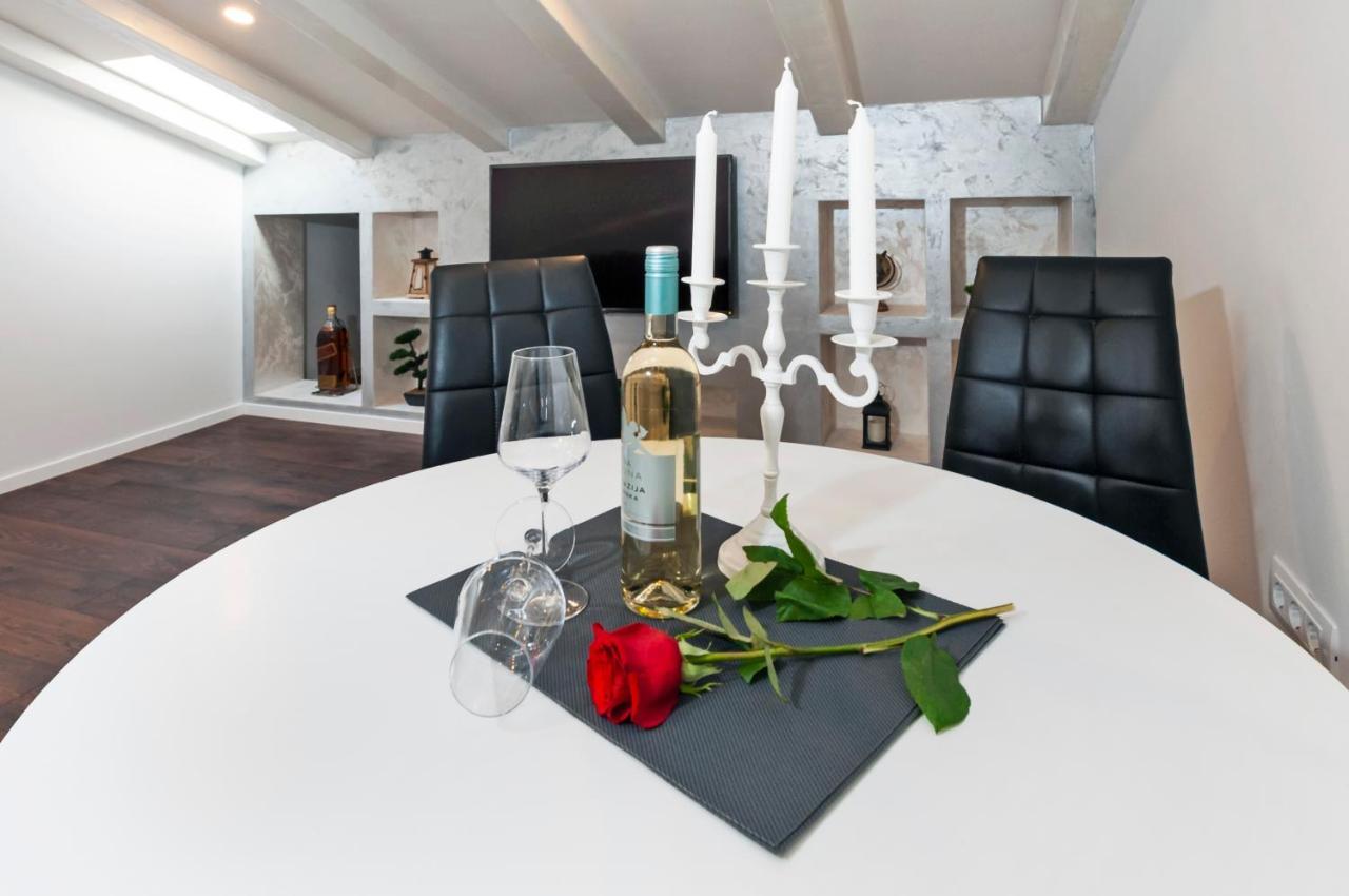 Deluxe Apartments A&A - 2 Ровинь Экстерьер фото