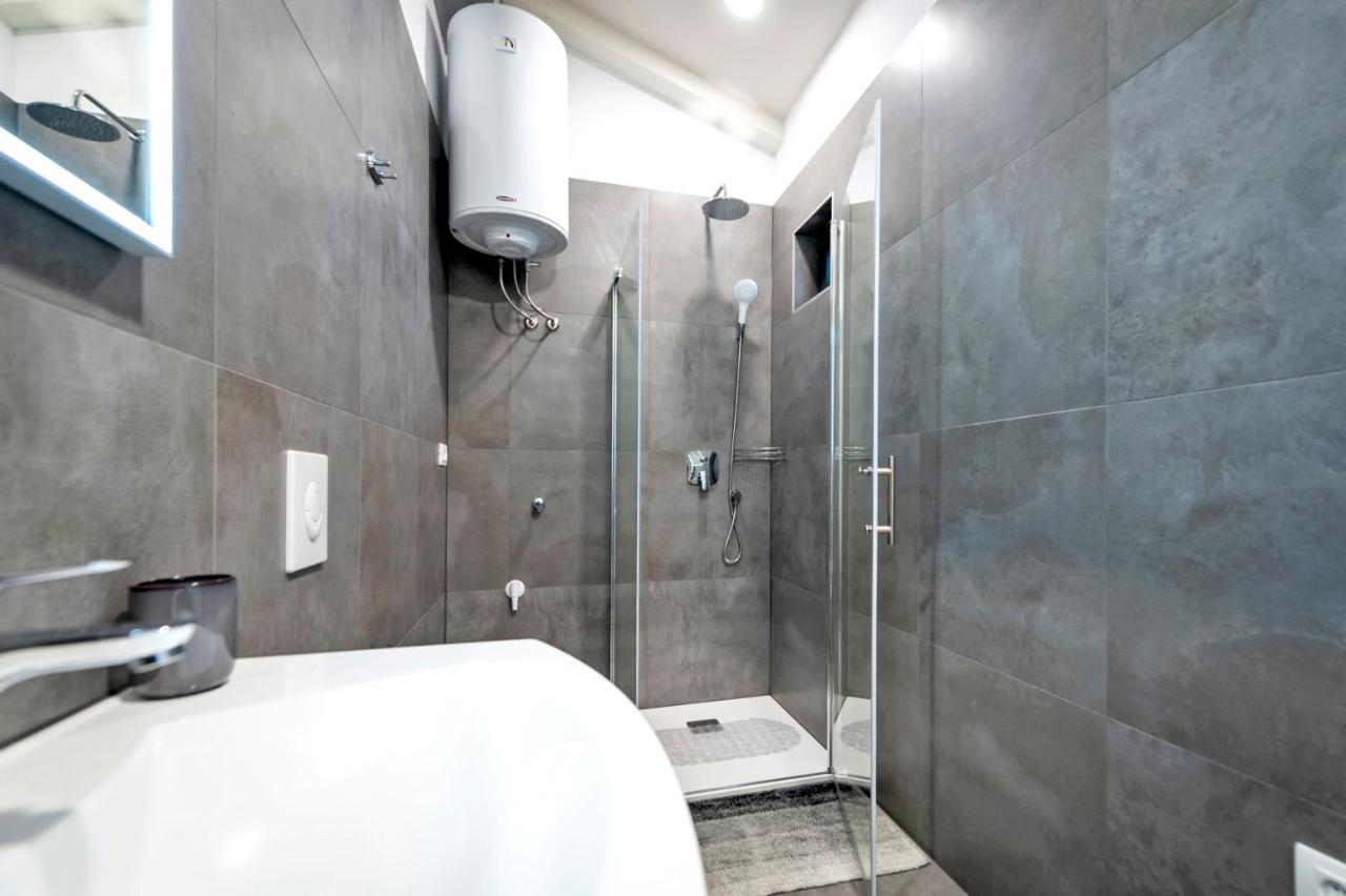 Deluxe Apartments A&A - 2 Ровинь Экстерьер фото