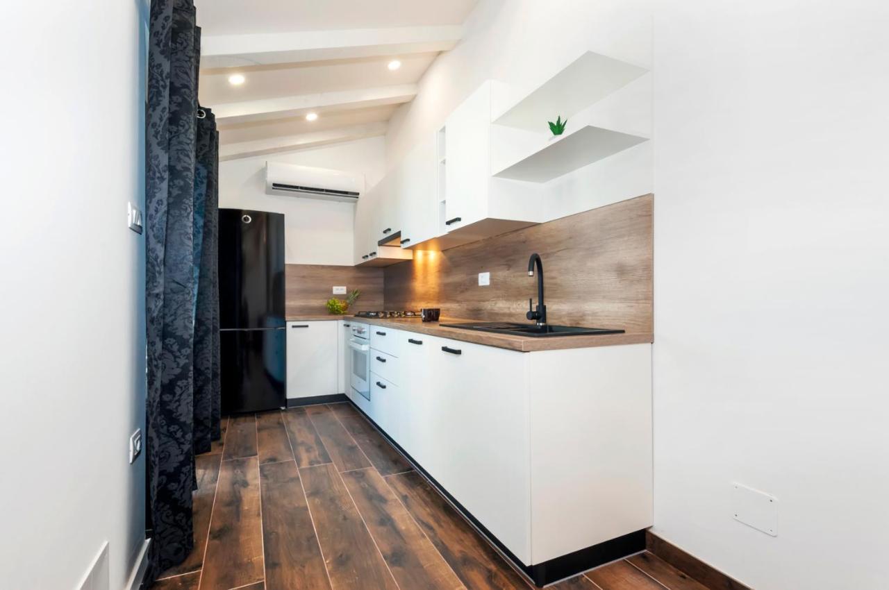 Deluxe Apartments A&A - 2 Ровинь Экстерьер фото