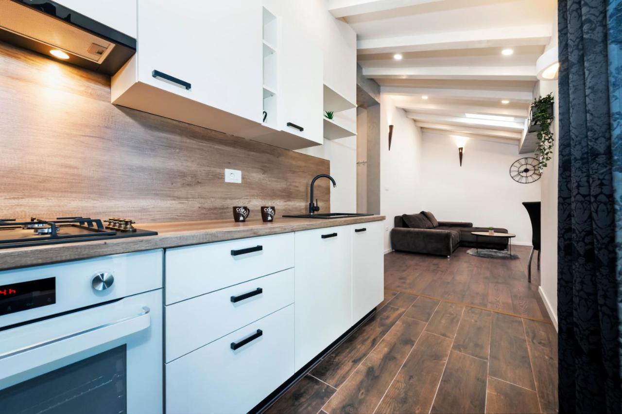 Deluxe Apartments A&A - 2 Ровинь Экстерьер фото