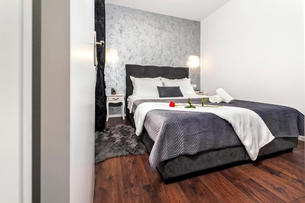 Deluxe Apartments A&A - 2 Ровинь Экстерьер фото