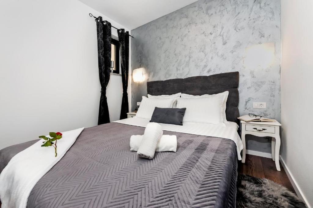 Deluxe Apartments A&A - 2 Ровинь Экстерьер фото