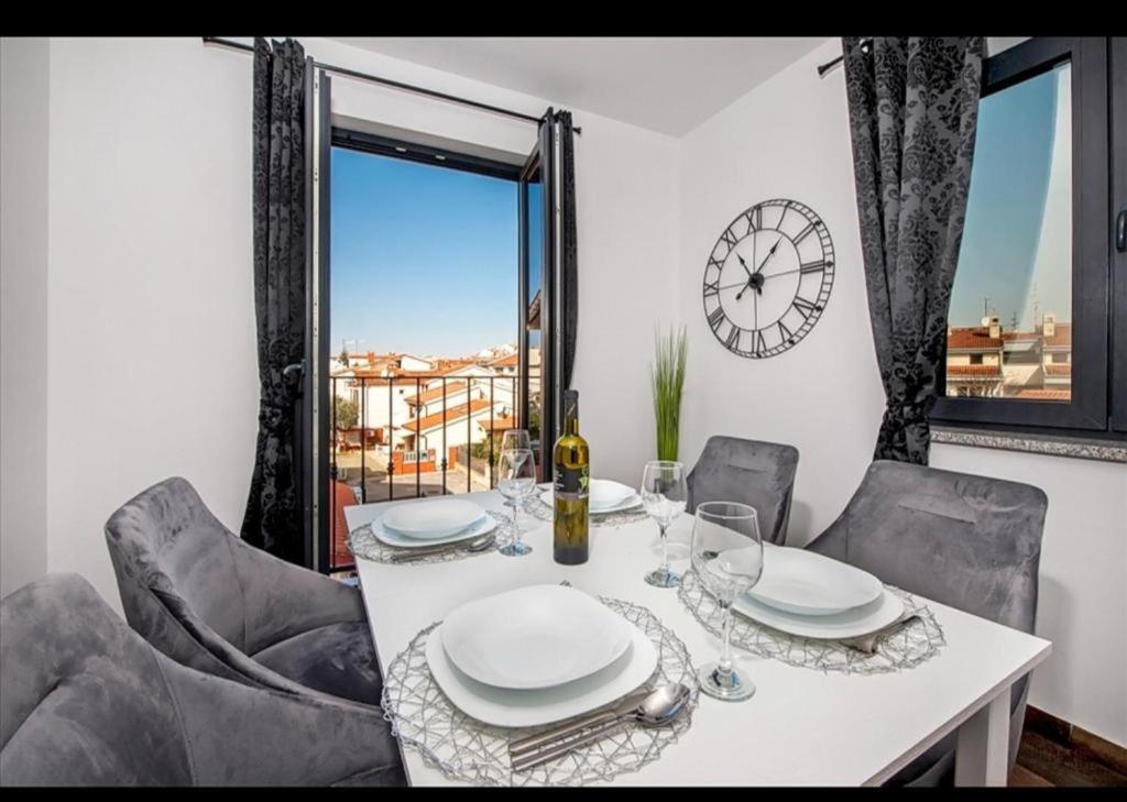 Deluxe Apartments A&A - 2 Ровинь Экстерьер фото