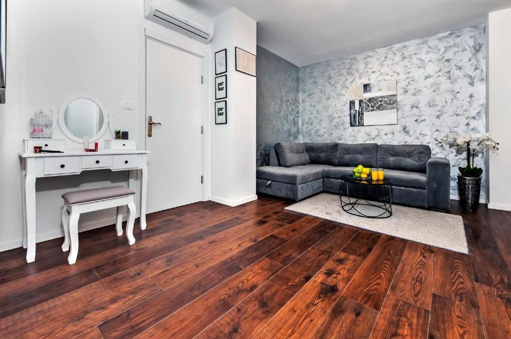 Deluxe Apartments A&A - 2 Ровинь Экстерьер фото