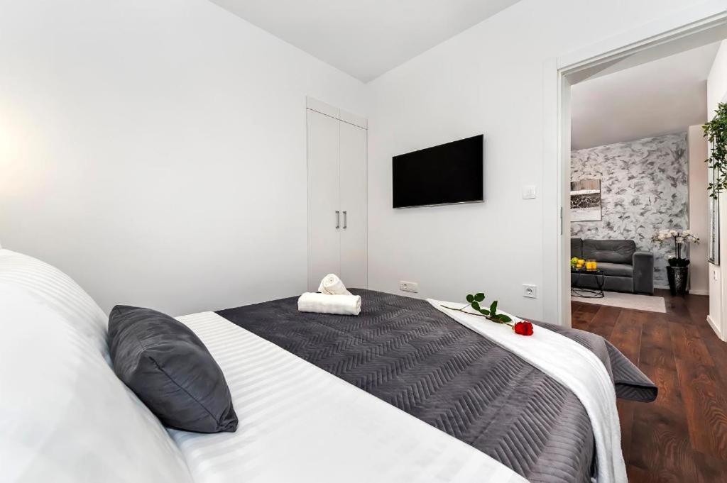 Deluxe Apartments A&A - 2 Ровинь Экстерьер фото