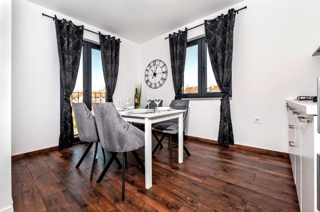 Deluxe Apartments A&A - 2 Ровинь Экстерьер фото