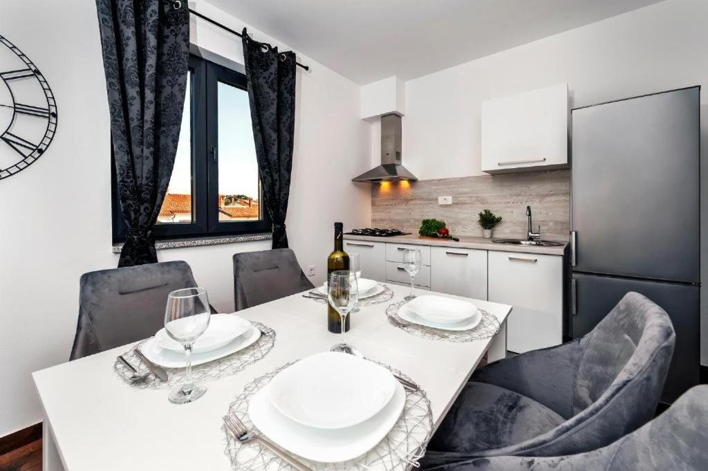 Deluxe Apartments A&A - 2 Ровинь Экстерьер фото